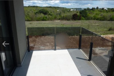 Prodaje se  prostrani 5-sobni stan površine 150 m², Poreč
