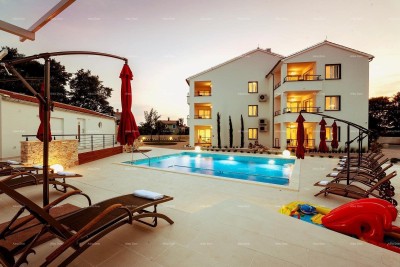 PEROJ – LIJEPO UREĐEN APARTMAN SA ZAJEDNIČKIM BAZENOM