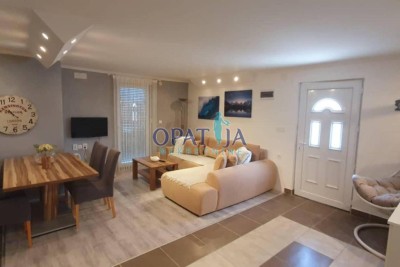 Kuća s Dva Apartmana – 400m od Mora