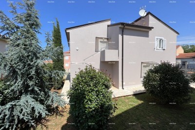 SAMOSTOJEČNA HIŠA Z DVA LOČENA APARTMAJA – MEDULIN, POŠESI, 150 m OD MORJA