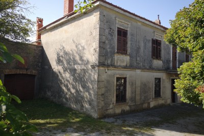 PRILIKA Kamena kuća sa velikom okućnicom,Roč