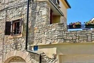 Prodamo čudovito kamnito hišo, Medulin