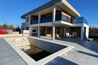 Šišan. Newly built house with swimming pool