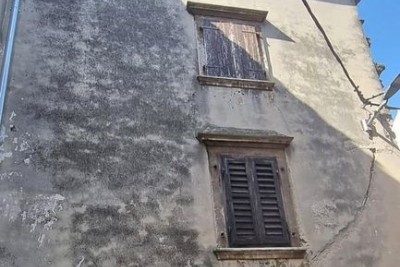 Grande casa in pietra istriana su tre piani in vendita, Buje!