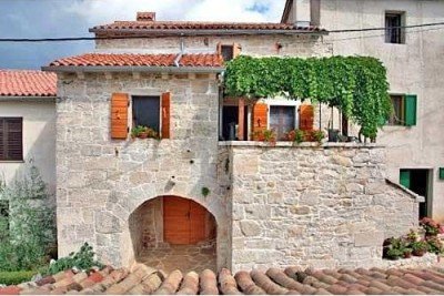 Vendiamo una casa rustica istriana completamente arredata, 135 m2, Pićan