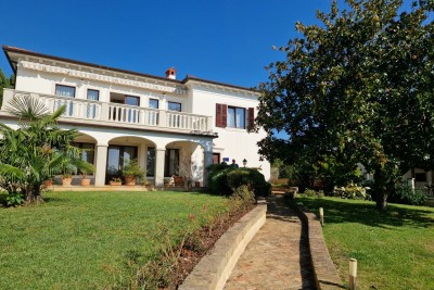 UMAG - Spacious house with a large garden, first row to the sea