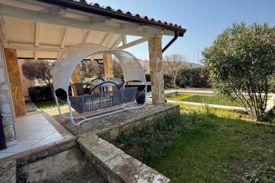 Prodaja - hiša s bazenom blizu morja, Volme, Banjole!
