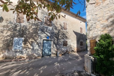 Istrian house for sale for renovation, Krnica