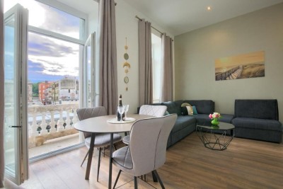 Jedinstvena lokacija. Stan sa 3 zasebne jedinice . Strogi centar Pule. Tržnica.