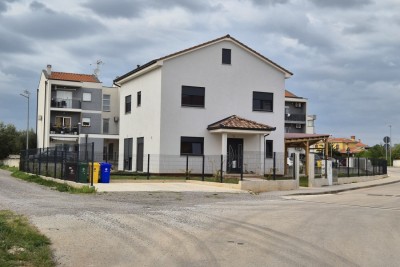 Zu verkaufen: Moderne Fertighaus in Fažana – 300 m vom Meer entfernt, Möglichkeit zur Erweiterung