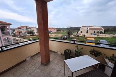 In Novigrad steht eine Zweizimmerwohnung mit Meerblick zum Verkauf