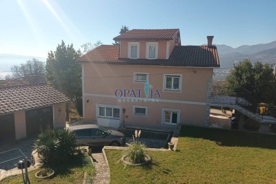 Rubeši, HITNA PRODAJA, lijepa kuća s 2 stana, 1600 m2 okućnice, garaža, pogled