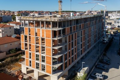 Pula, neues Projekt! Mehrfamilienhaus, moderne Gebäude mit Aufzug, nahe dem Zentrum. Baubeginn in unmittelbarer Nähe des Einkaufszentrums City Mall.
