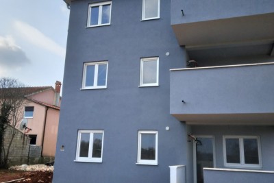 Neues Wohnhaus, in der Nähe der Stadt Pula. 7 Kilometer.ŠIŠAN